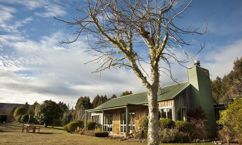 Whakaipo Lodge Taupo Bagian luar foto