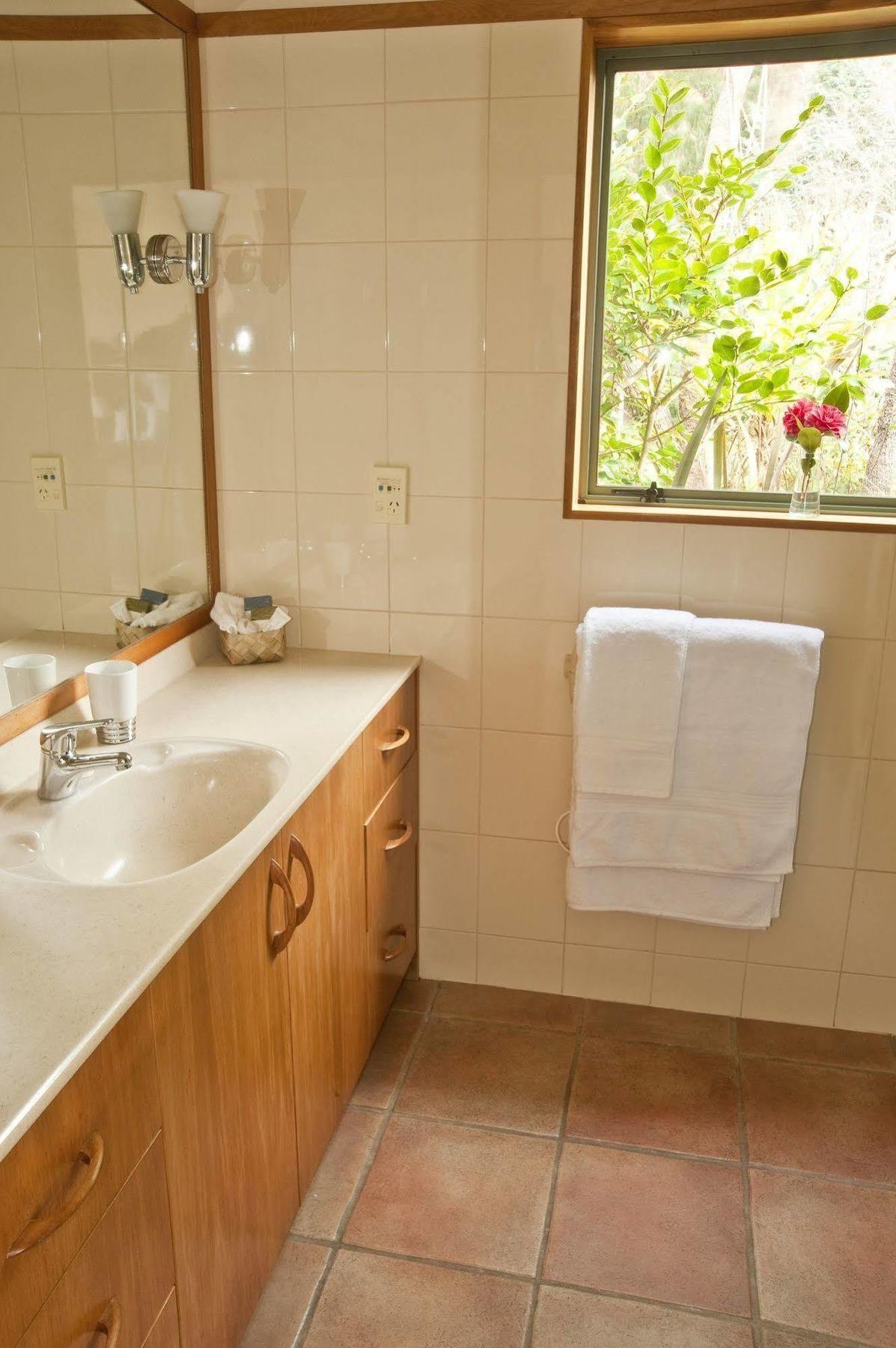 Whakaipo Lodge Taupo Bagian luar foto
